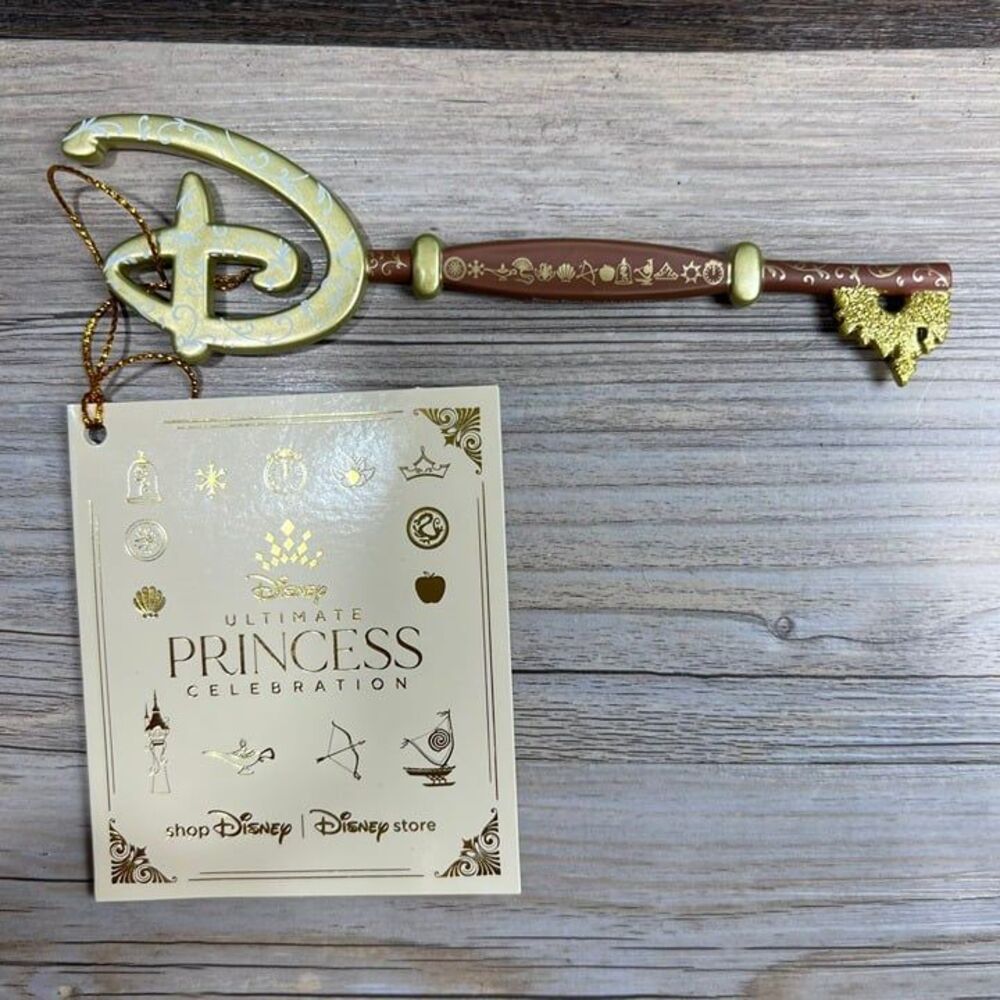 DISNEY ULTIMATE PRINCESS CELEBRATION KEY 2021-DISNEY STORE LIMITED EDITION-NEW!